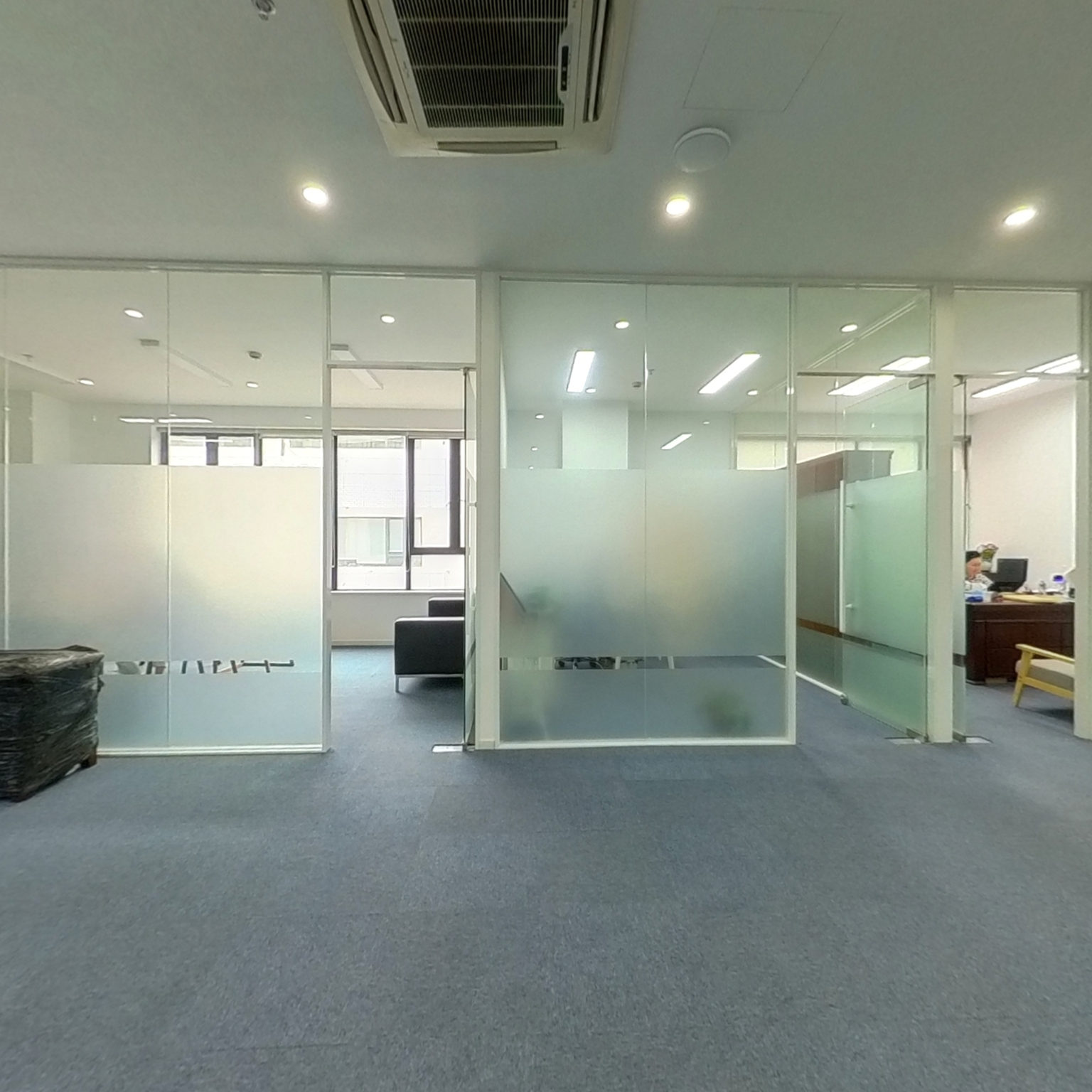 银潢(上海)实业有限公司